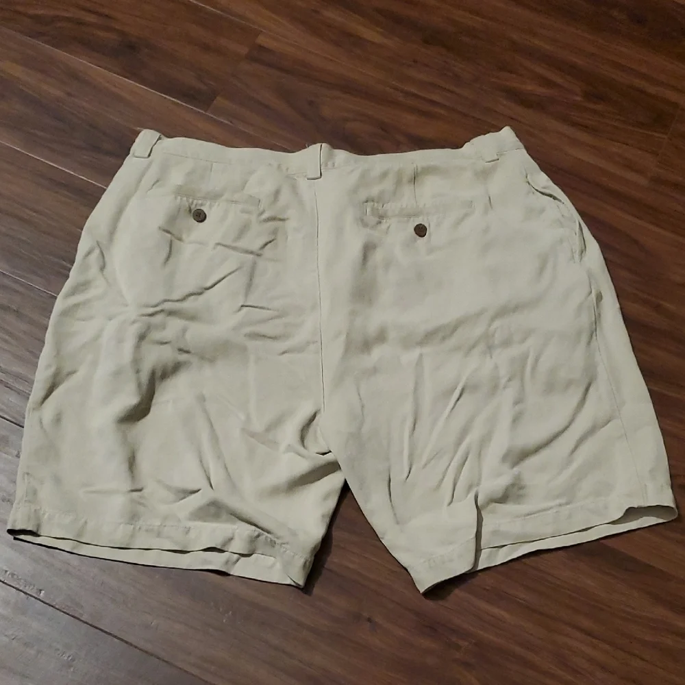 Tommy Bahama 100% Silk Cream Flat Front Shorts